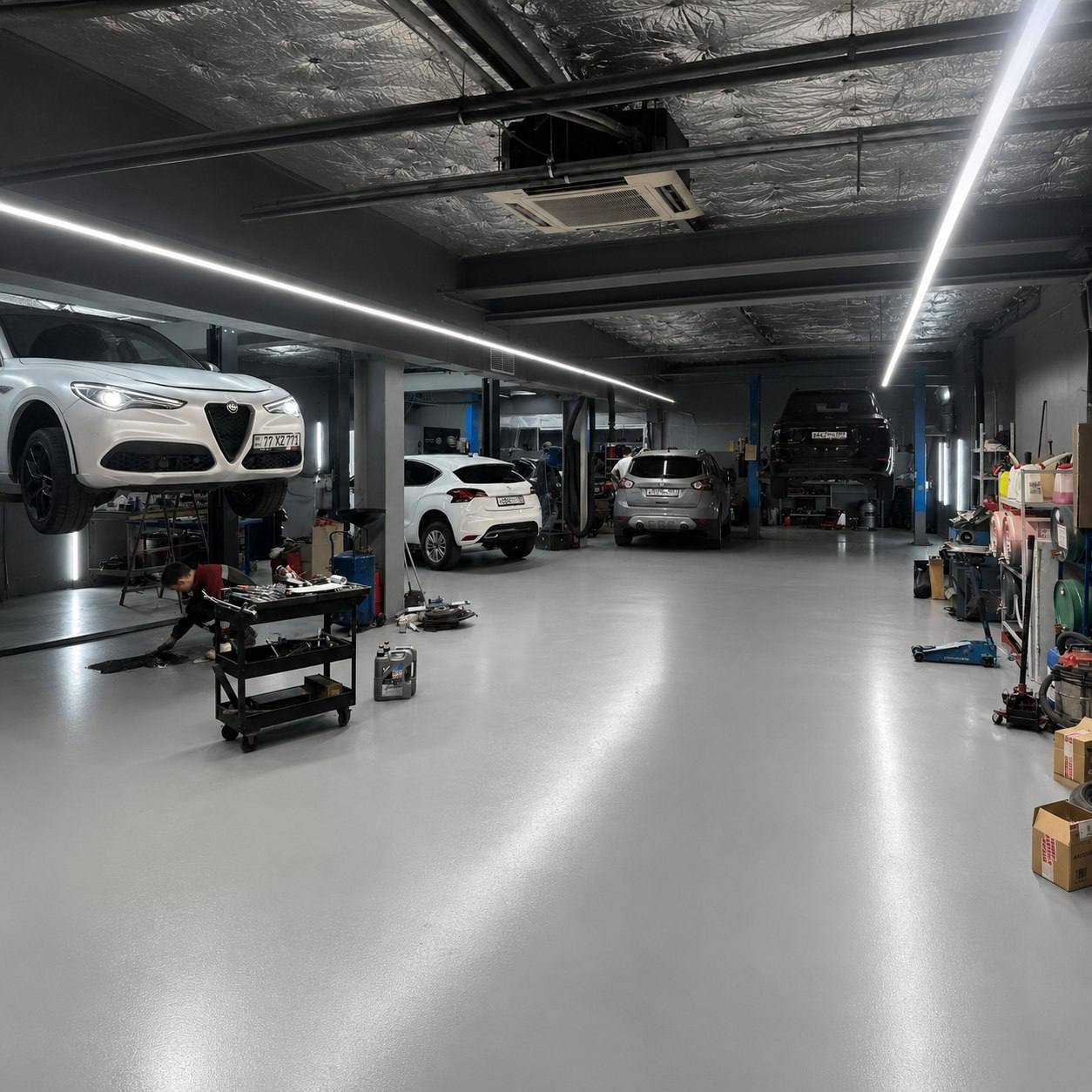 Мастерская LegoGarage: рабочая зона с подъёмниками